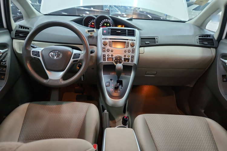 丰田 逸致 2014款 星耀 180G CVT舒适版中控内饰7002