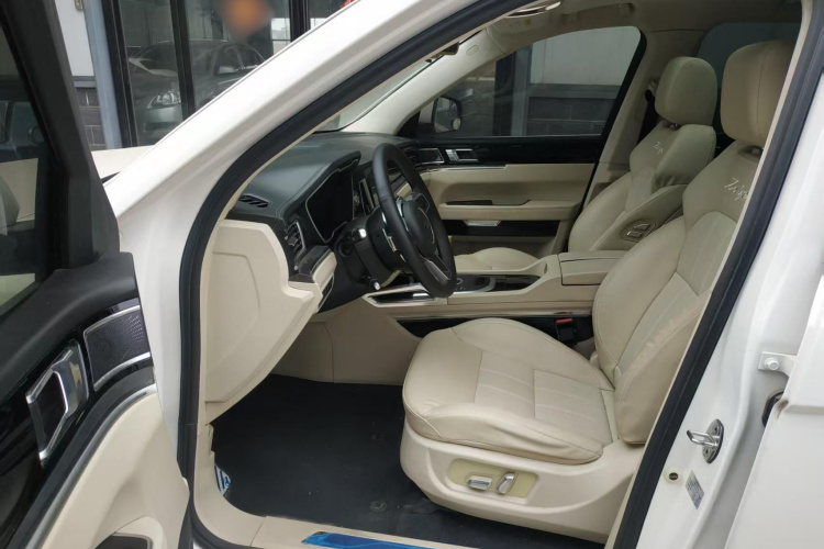 众泰T800 2018款 2.0T 自动尊贵智联型 7座中控内饰7003