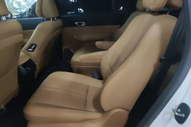 理想汽车 理想ONE 2020款 增程6座版中控内饰21