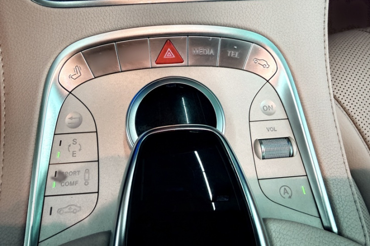 奔驰S级 2014款 S 320 L 商务型中控内饰7013