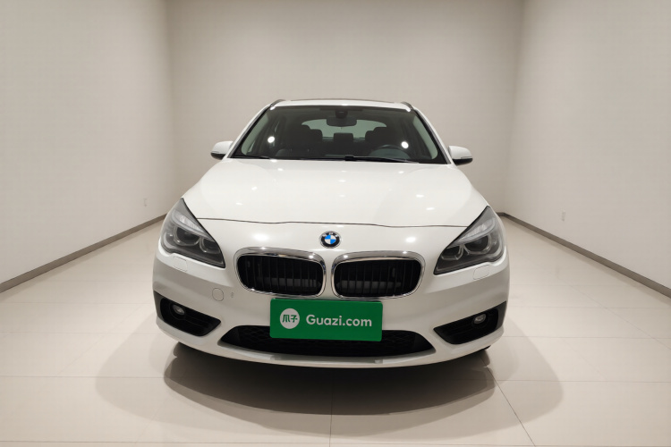 宝马2系旅行车 2016款 218i 领先型车身外观2