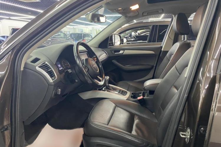 奥迪Q5 2016款 40 TFSI 进取型中控内饰7005