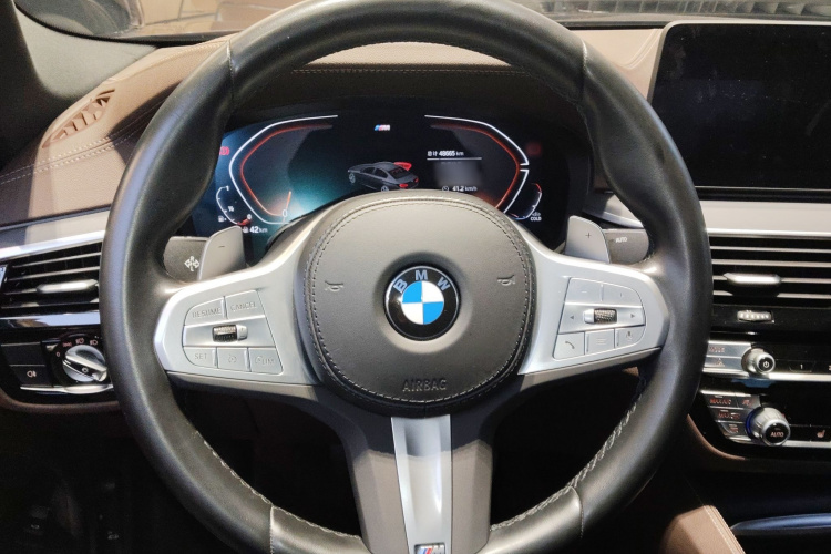 宝马5系 2023款 530Li 领先型 M运动套装中控内饰13