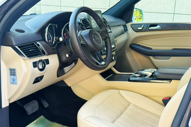 奔驰GLE 2016款 GLE 320 4MATIC 豪华型车身外观6004