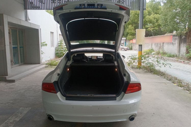 奥迪A7 2013款 35 FSI quattro进取型机舱底盘23