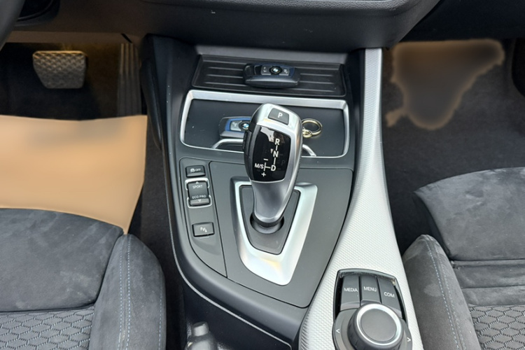 宝马2系(进口) 2018款 225i 敞篷轿跑车 M运动型局部细节18