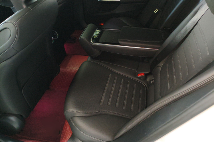 奔驰C级 2023款 C 200 L 运动版中控内饰21