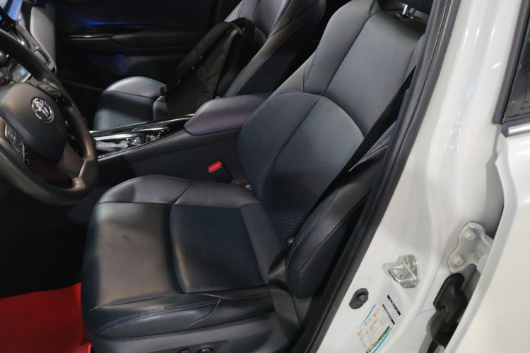 丰田C-HR 2020款 2.0L 领先版中控内饰19