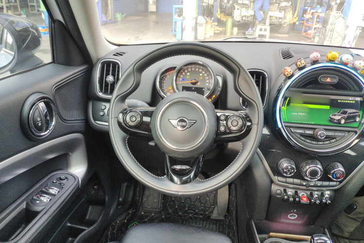 MINI Countryman 2019款 1.5T COOPER ALL4 艺术家周末旅行版局部细节13