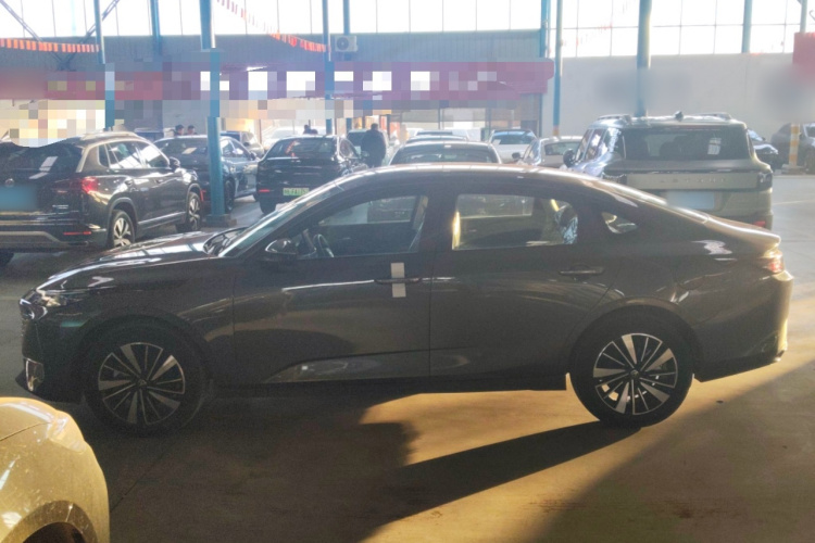 长安 逸动PHEV 2025款 智慧新蓝鲸 145KM 高能版车身外观4