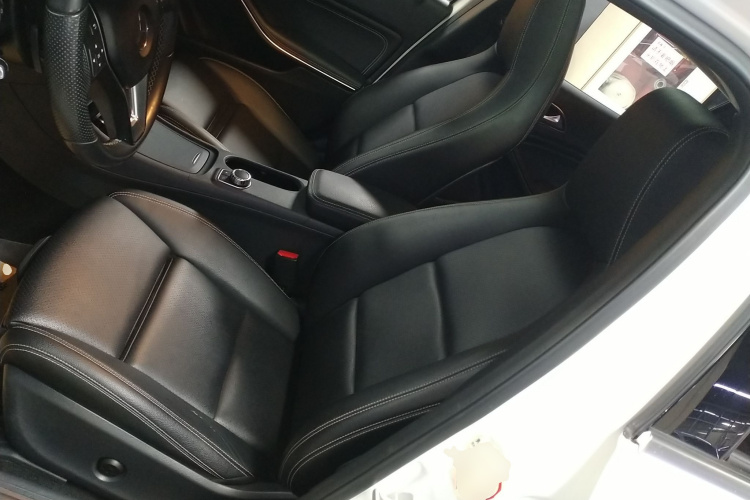 奔驰GLA 2016款 GLA 220 4MATIC 时尚型中控内饰19