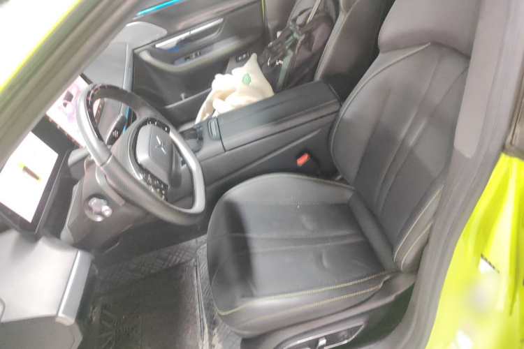 小鹏P7 2021款 670E鹏翼版局部细节19