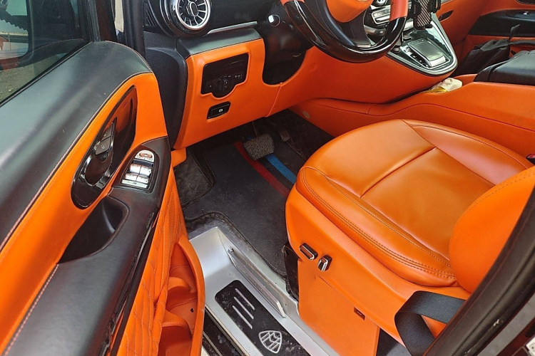 奔驰 威霆 2021款 2.0T 精英版 7座中控内饰7001