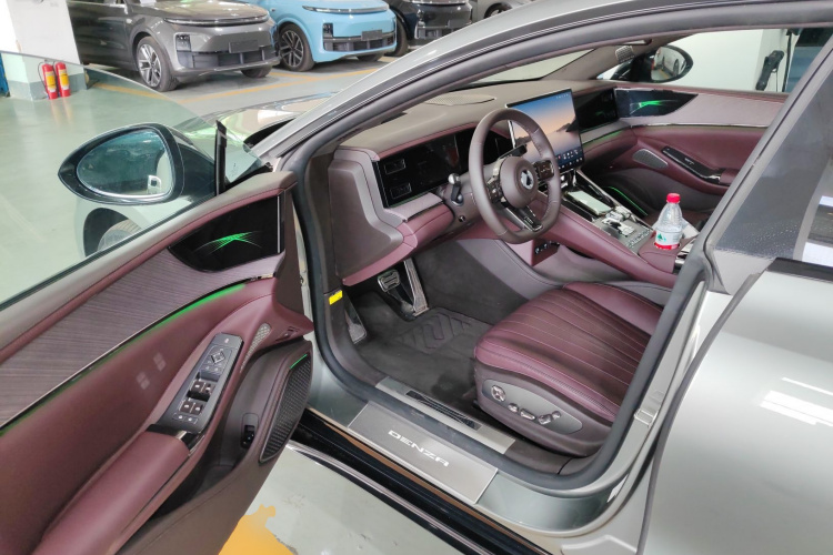 腾势Z9GT 2024款 1100四驱Ultra版中控内饰20