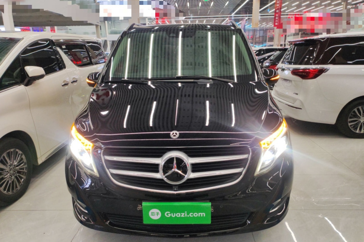 奔驰V级 2018款 V 260 尊贵版 国VI车身外观2