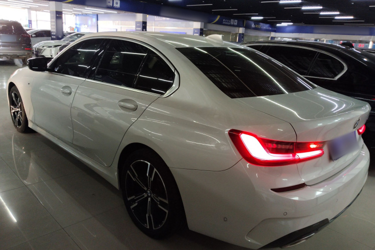 宝马3系 2021款 改款 325i M运动套装车身外观4