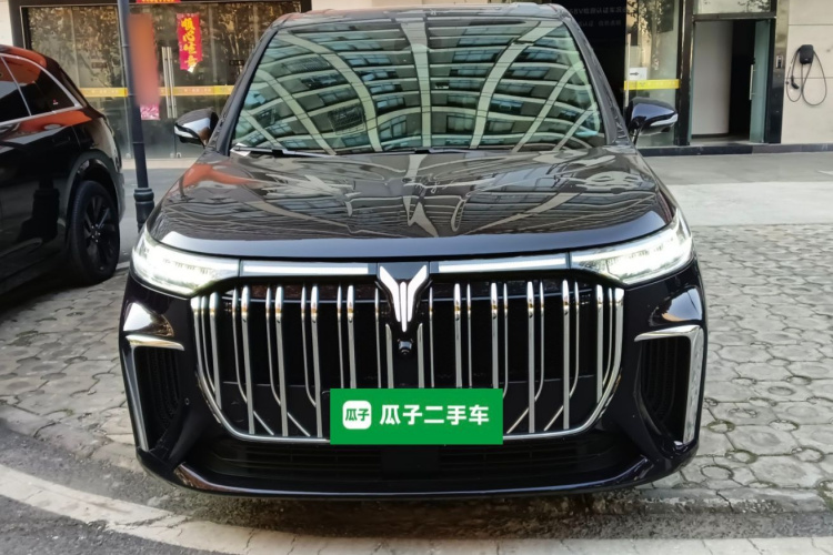 岚图汽车 岚图梦想家 2024款 PHEV 超长续航尊贵版车身外观2