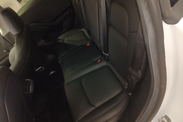 特斯拉 Model Y 2022款 改款 长续航全轮驱动版中控内饰21