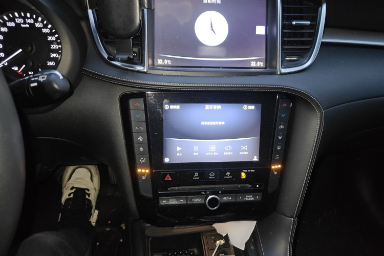 英菲尼迪QX50 2018款 2.0T 两驱时尚版局部细节16