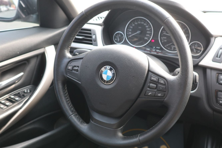 宝马3系 2015款 320Li 超悦版时尚型中控内饰7004