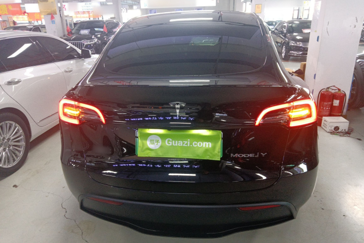特斯拉 Model Y 2023款 后轮驱动版车身外观6