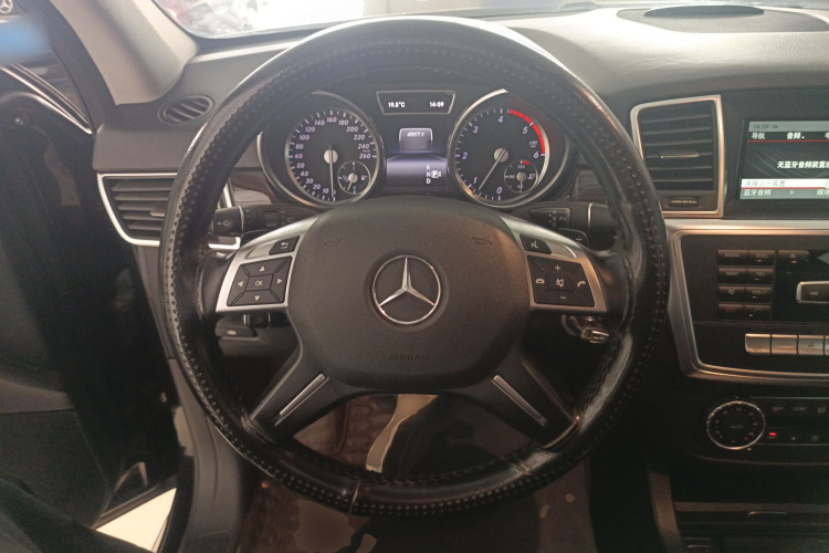 奔驰M级 2014款 ML 350 CDI 4MATIC中控内饰13