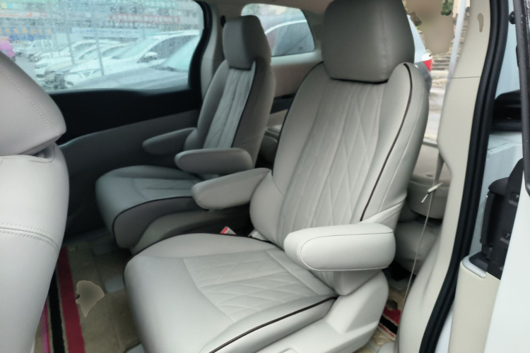 别克GL8 2021款 陆上公务舱 652T 舒适型中控内饰7004