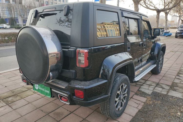 北京越野 北京BJ40 2019款 2.3T 自动四驱城市猎人版尊享型 国VI车身外观7