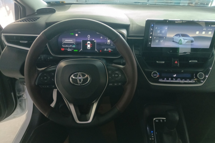 丰田 雷凌 2023款 智能电混双擎 1.8L 豪华版中控内饰12