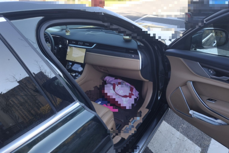 捷豹XFL 2022款 XFL 2.0T P250 两驱尊享豪华版局部细节9005