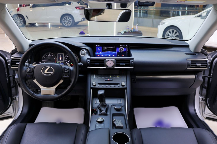 雷克萨斯IS 2017款 300 锋尚版中控内饰7003