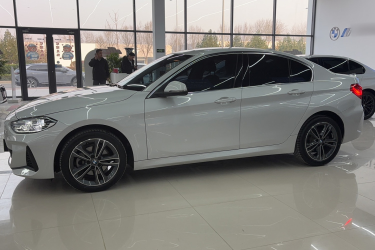 宝马1系 2023款 120i M运动版车身外观6005