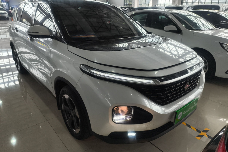 宝骏RM-5 2019款 1.5T CVT 24小时在线豪华型 7座车身外观3