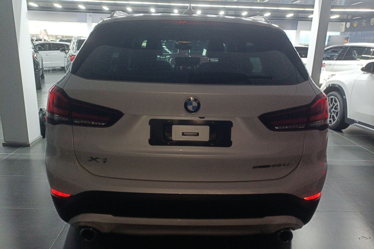 宝马X1 2021款 sDrive25Li 领先型车身外观6004