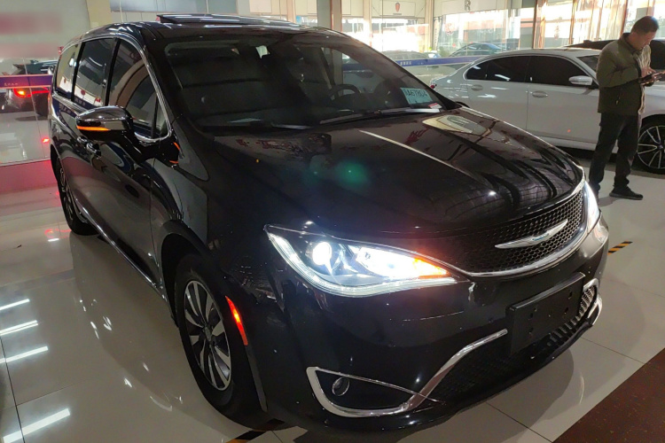 克莱斯勒 大捷龙PHEV(进口) 2019款 3.6L 插电混动版车身外观3