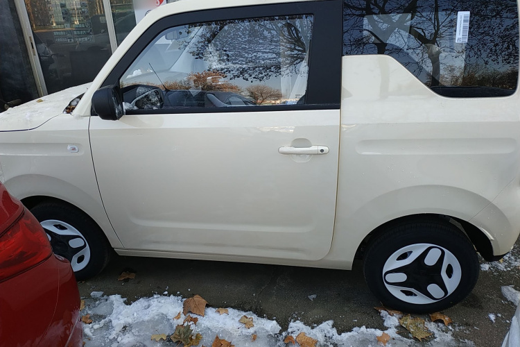 吉利银河 熊猫 2025款 210km 元气熊车身外观4