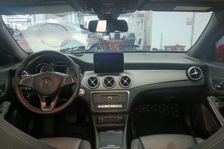 奔驰CLA 2017款 改款 CLA 200 时尚型中控内饰12