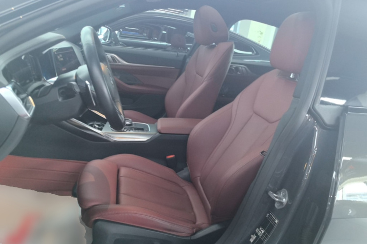 宝马4系 2022款 430i Gran Coupe M运动曜夜套装中控内饰19