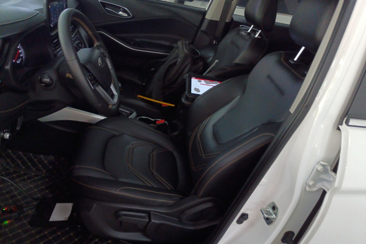 江汽集团 瑞风S4 2019款 1.6L 手动超越型中控内饰19