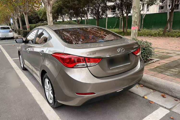 现代 朗动 2013款 1.6L 自动尊贵型车身外观6008