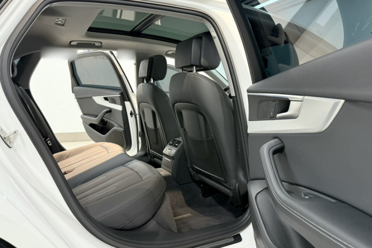 奥迪A4L 2020款 40 TFSI 豪华致雅型中控内饰7013