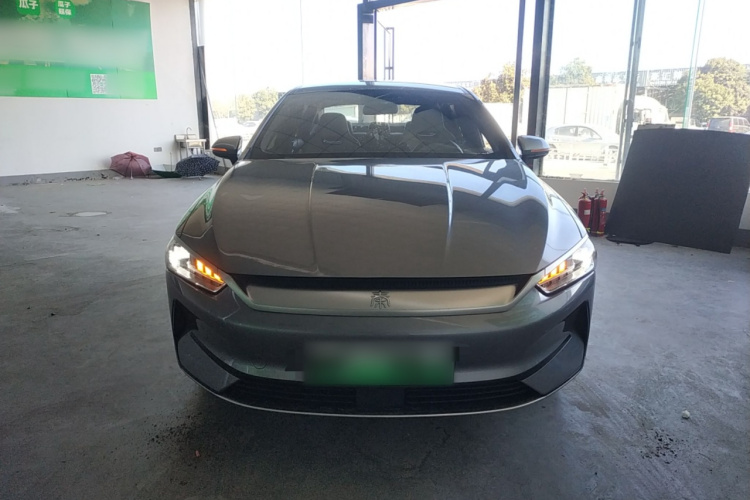 比亚迪 秦PLUS 2024款 荣耀版 EV 420KM领先型车身外观2