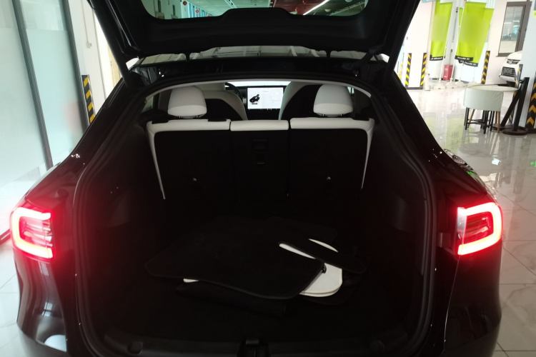 特斯拉 Model Y 2022款 Performance高性能全轮驱动版局部细节23