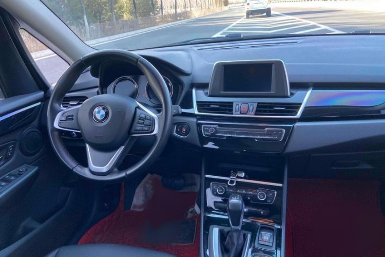 宝马2系旅行车 2018款 218i 领先型中控内饰7001