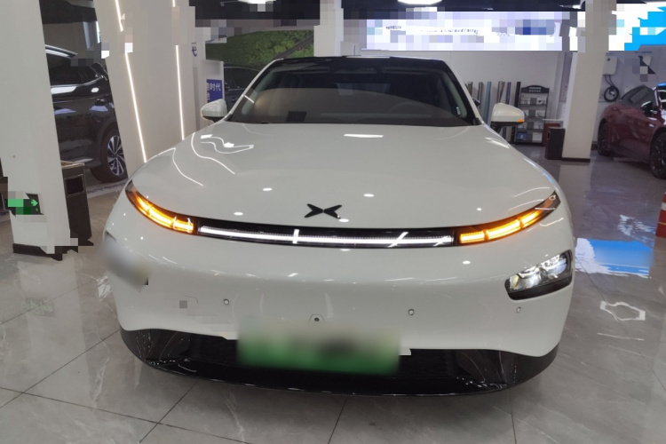 小鹏P7 2022款 625E车身外观2