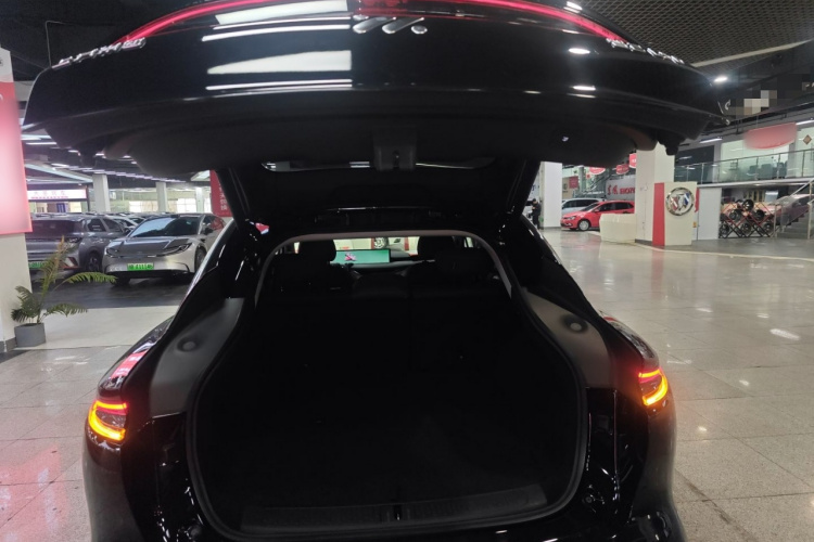 智己汽车 智己LS6 2025款 灵蜥智驾版机舱底盘23