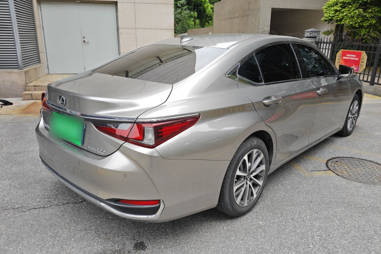 雷克萨斯ES 2023款 200 卓越版车身外观7