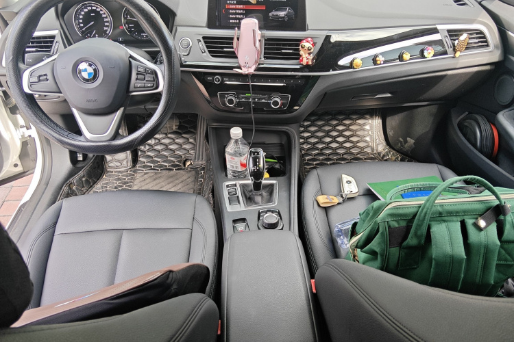 宝马1系 2020款 120i 时尚型中控内饰12