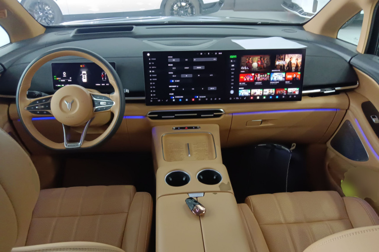 岚图汽车 岚图梦想家 2025款 PHEV 四驱尊贵鲲鹏版中控内饰12