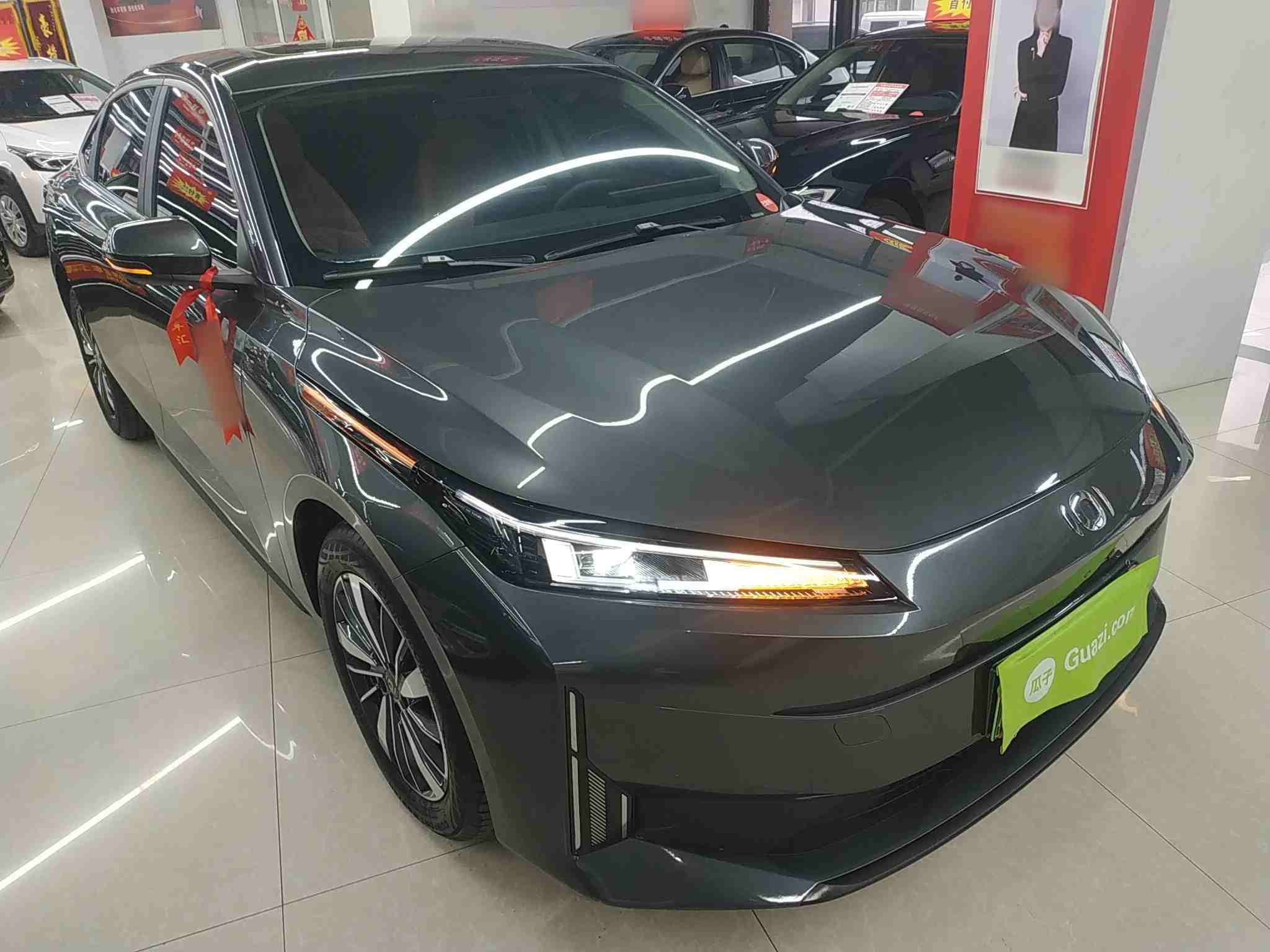 车辆右前45度外观展示